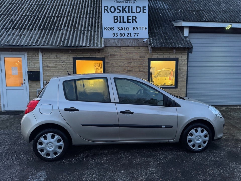 Renault Clio III 1,2 16V Authentique BeatUp aut. 5d