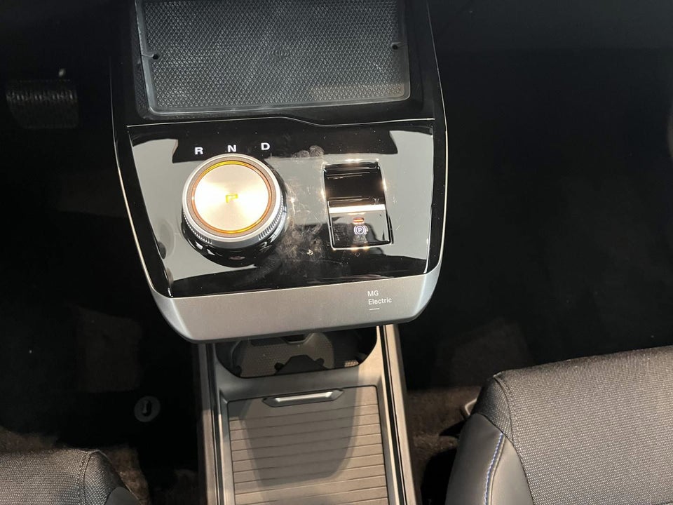 MG 4 77 Luxury Extended Range 5d