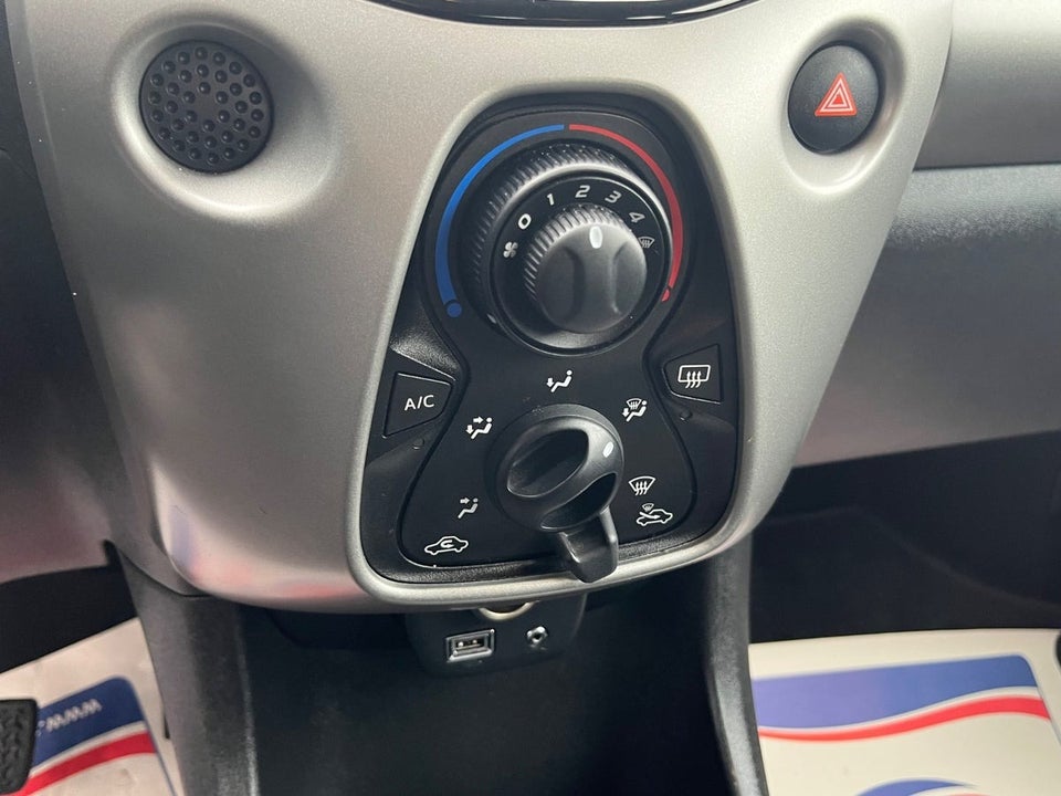 Toyota Aygo 1,0 VVT-i x-black II x-shift 5d