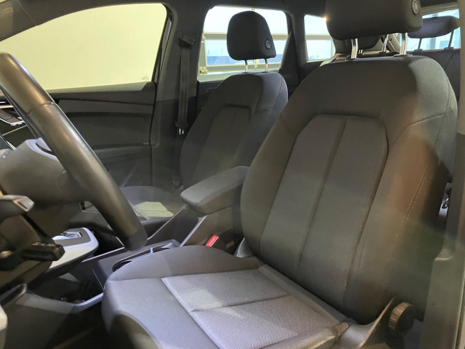 Audi Q4 e-tron 40  5d