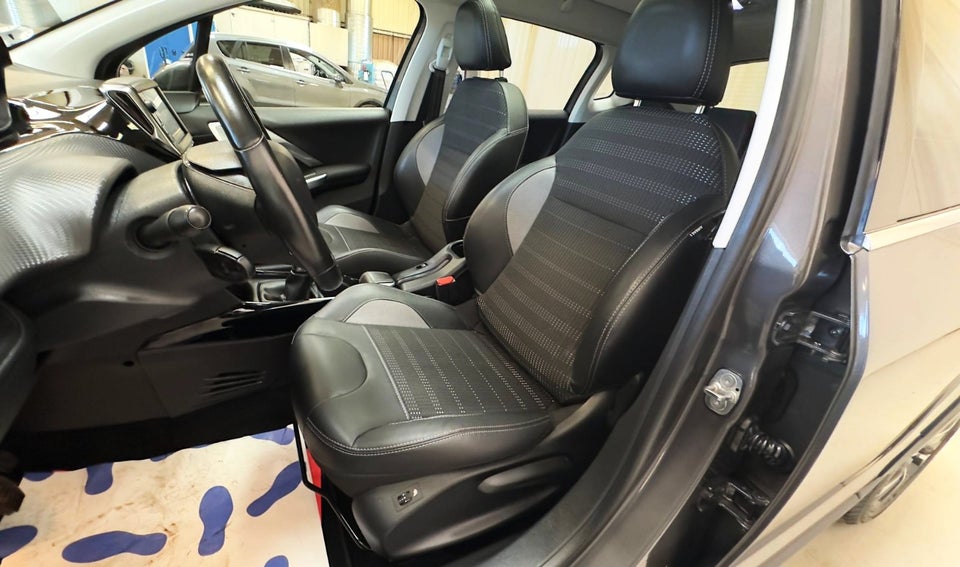Peugeot 2008 1,5 BlueHDi 100 Prestige Sky 5d