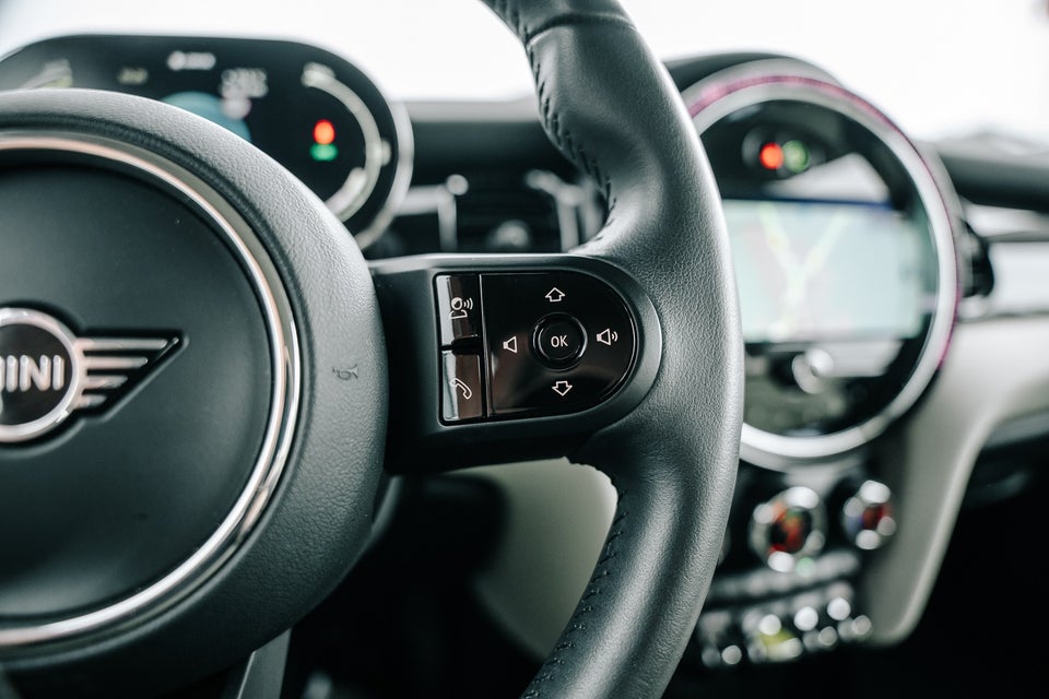 MINI Cooper SE Essential 3d