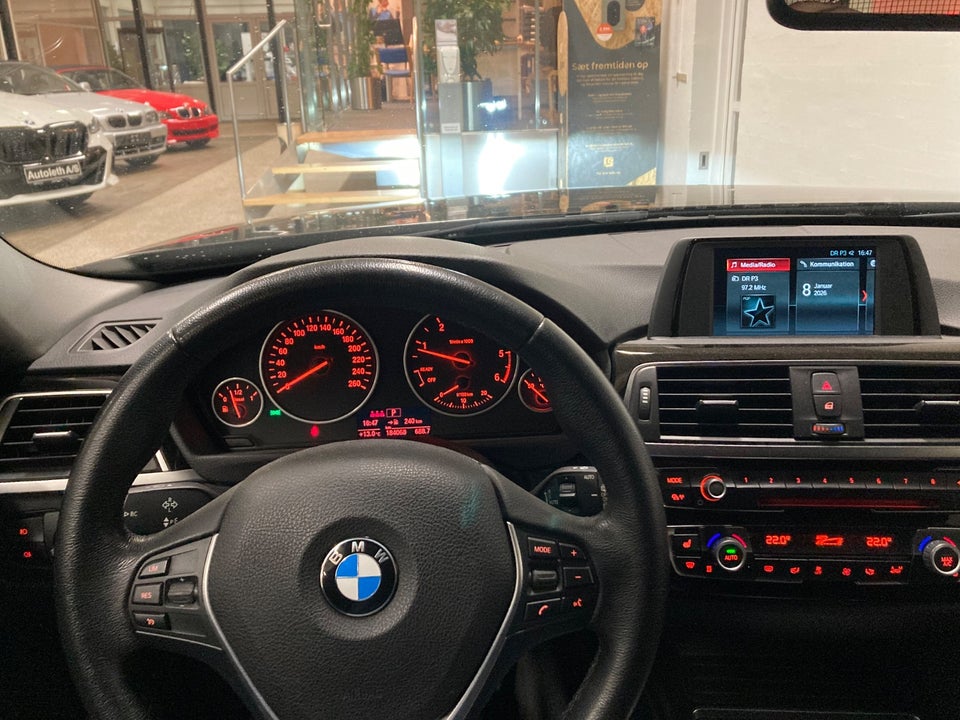 BMW 320d 2,0 Touring Advantage aut. 5d