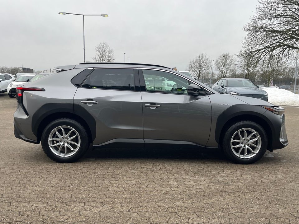 Toyota bZ4X Executive AWD 5d