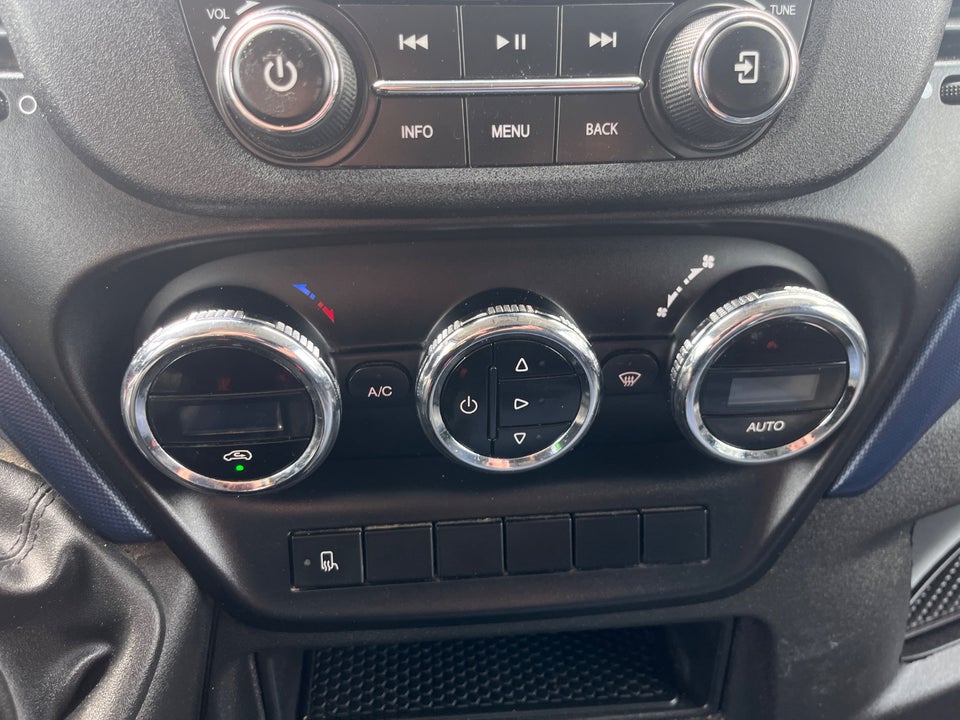 Iveco Daily 2,3 35S12 3000mm Lad 2d