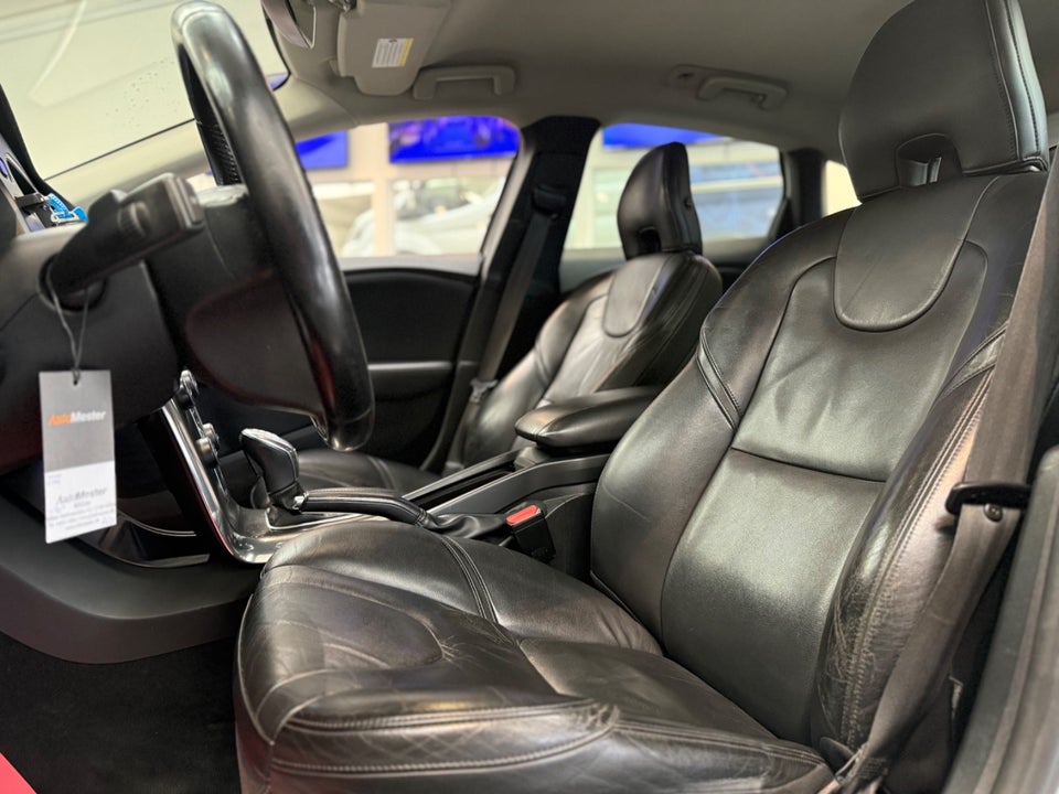 Volvo V40 CC 2,0 D4 177 Kinetic aut. 5d