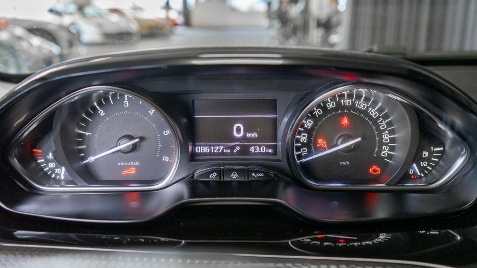 Peugeot 2008 1,6 BlueHDi 100 Allure 5d