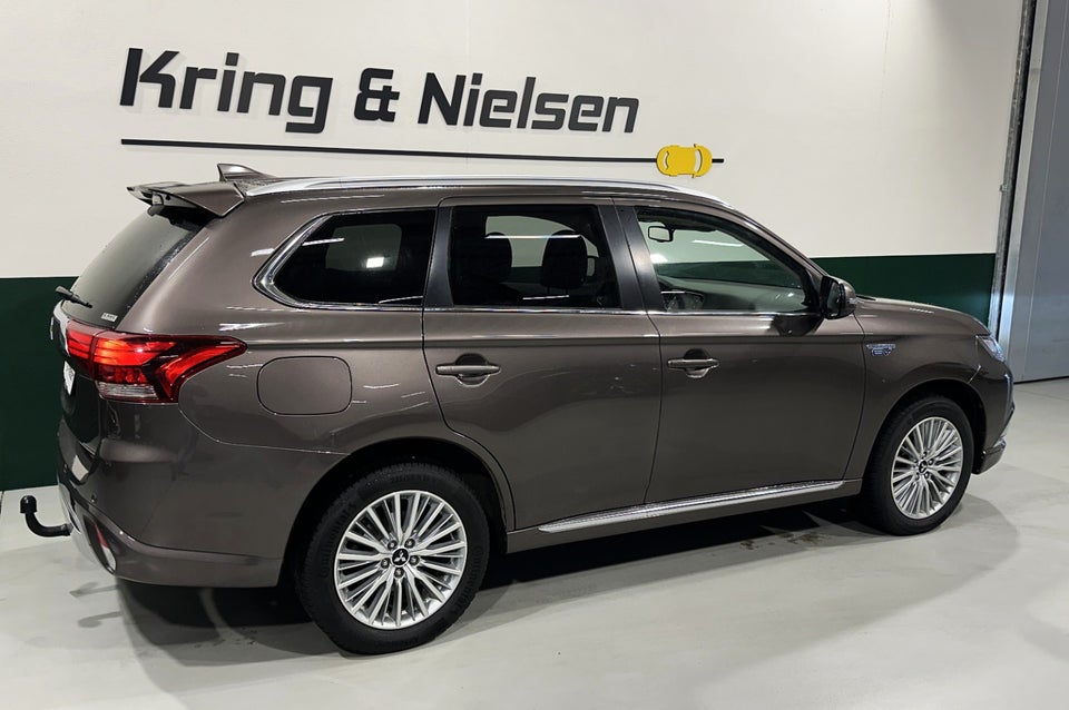 Mitsubishi Outlander 2,4 PHEV Intense CVT 4WD 5d