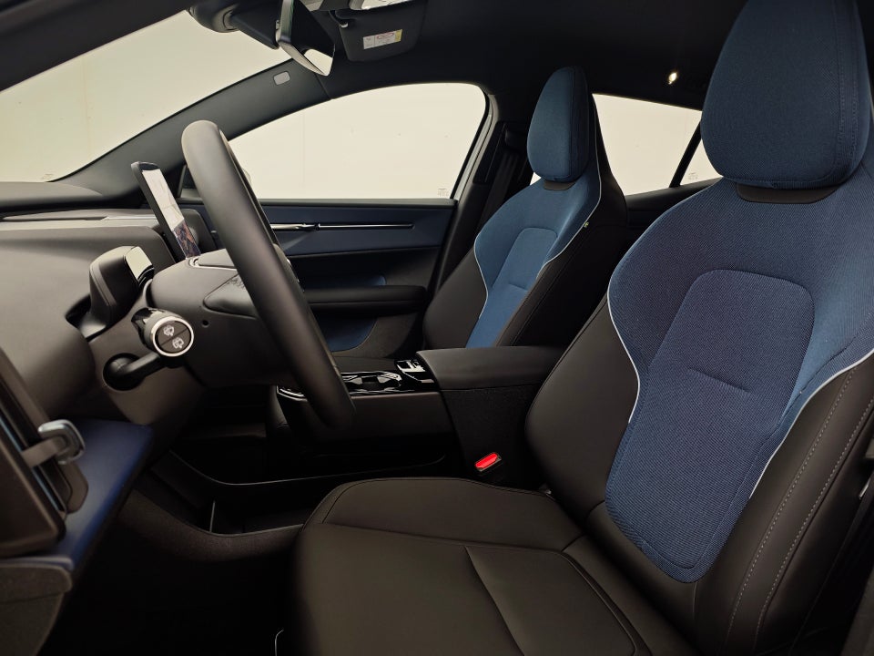 Volvo EX30 Standard Range Plus 5d