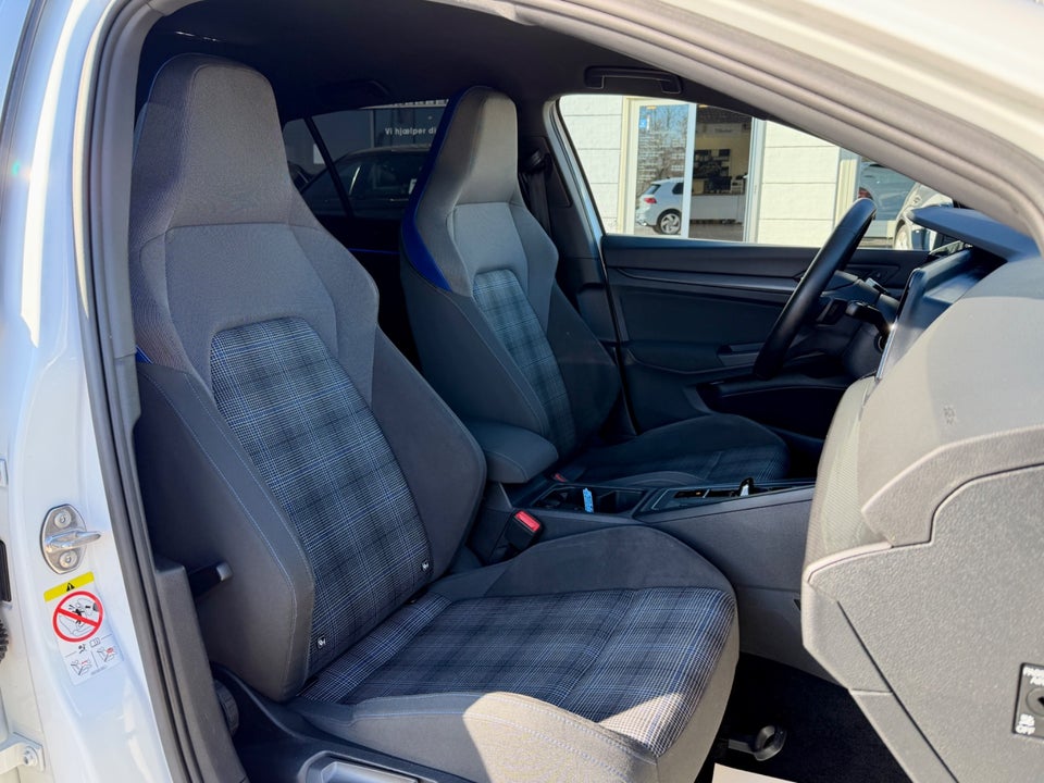VW Golf VIII 1,4 GTE DSG 5d