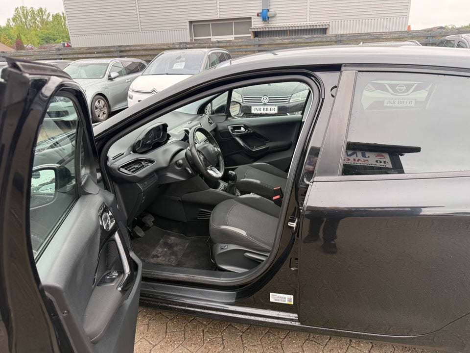 Peugeot 208 1,2 VTi 82 Allure Sky 5d