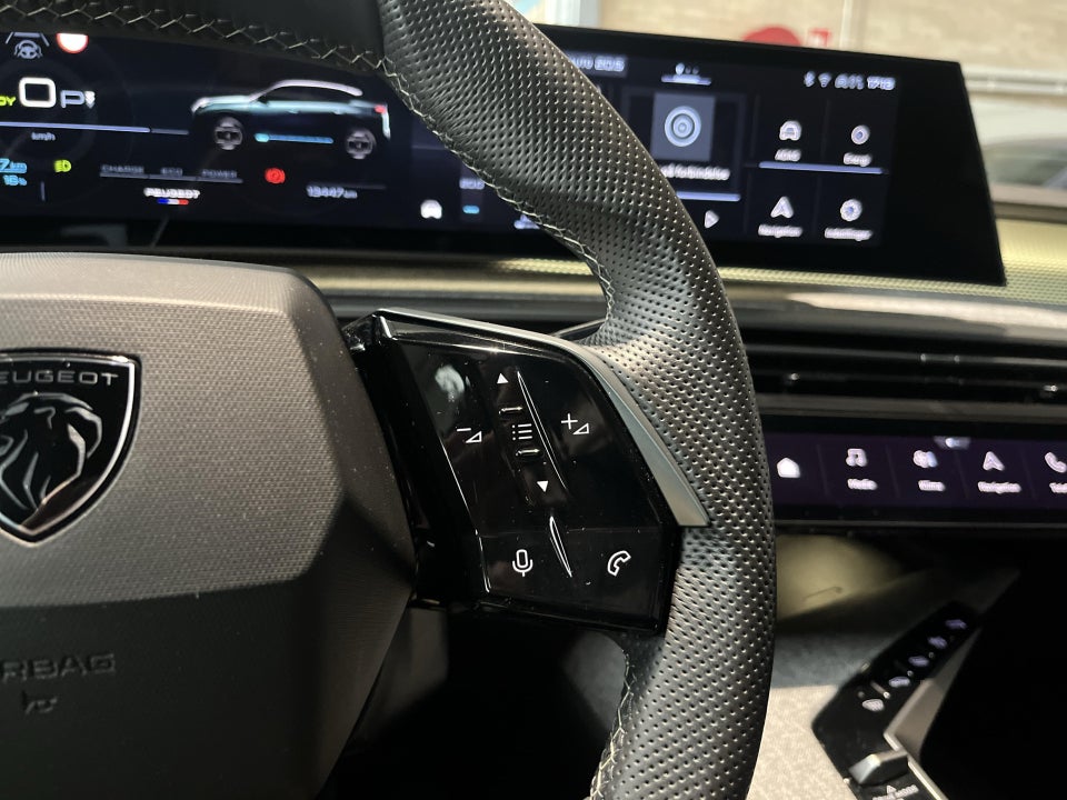 Peugeot e-3008 77 GT Pack 5d