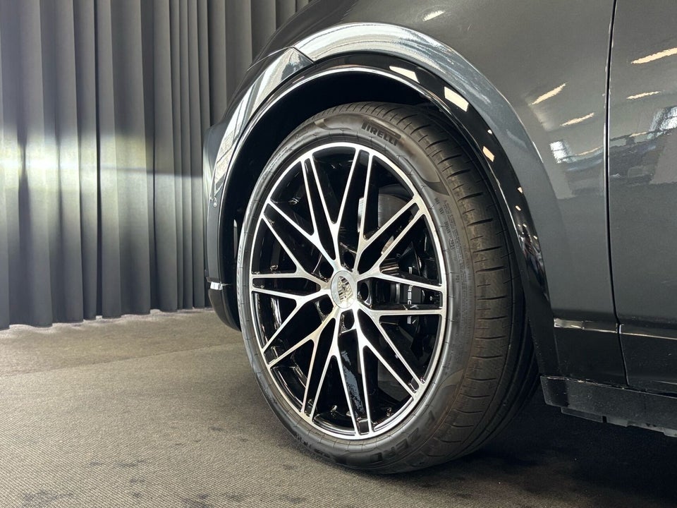 Porsche Macan Turbo 5d