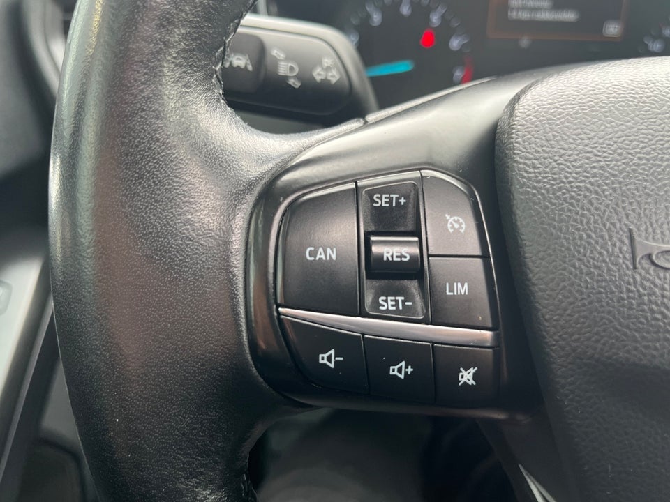 Ford Focus 1,0 EcoBoost Titanium Business 5d