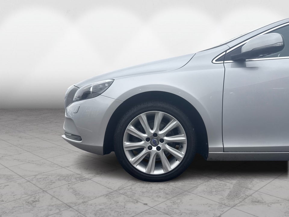 Volvo V40 2,0 D3 150 Momentum aut. 5d