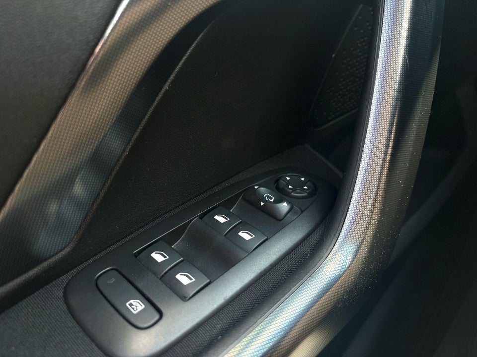 Peugeot 2008 1,2 PureTech 130 Prestige 5d