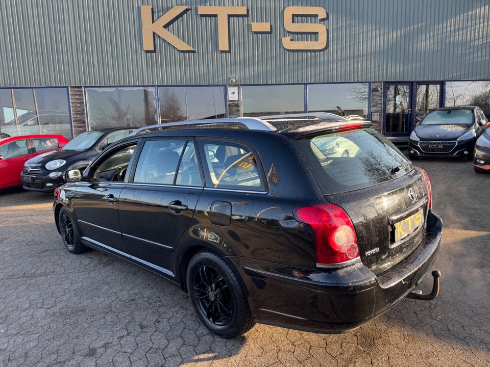 Toyota Avensis 1,8 VVT-i Terra stc. 5d