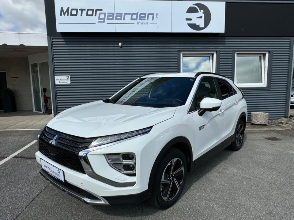 Mitsubishi Eclipse Cross 2,4 PHEV Invite CVT 4WD 5d