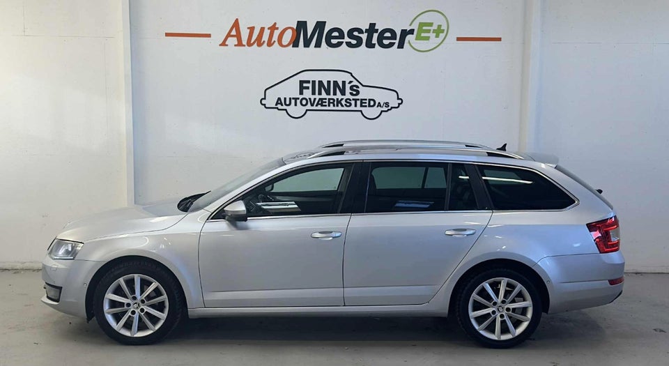 Skoda Octavia 1,6 TDi 105 Elegance Combi DSG 5d