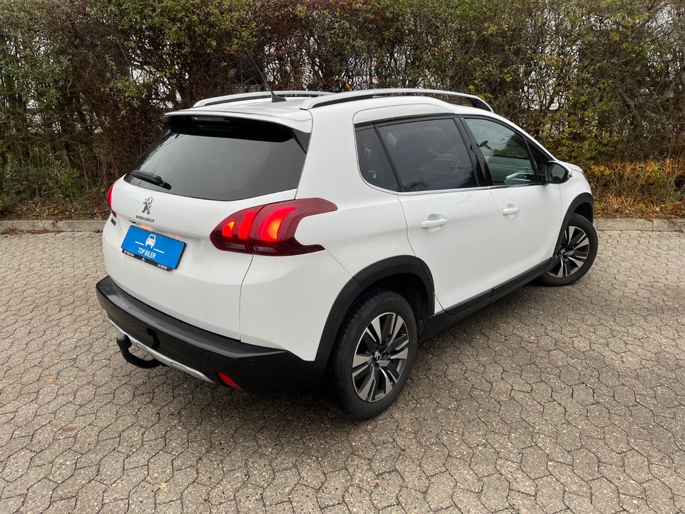 Peugeot 2008 1,2 PureTech 110 Prestige Sky 5d
