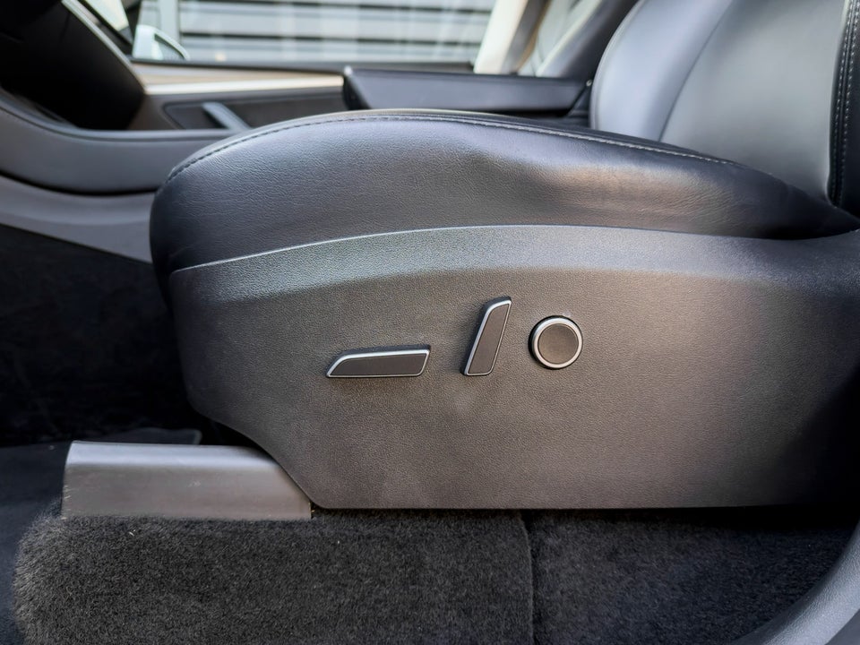 Tesla Model Y Long Range AWD 5d