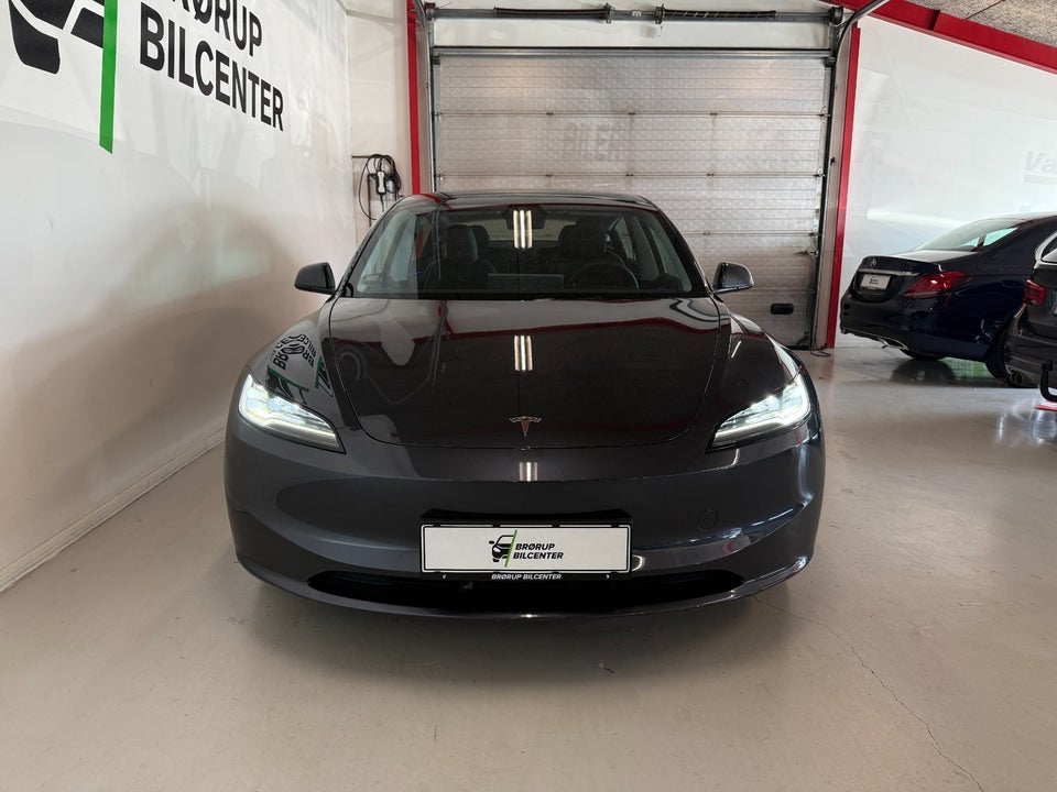 Tesla Model 3 Long Range AWD 4d