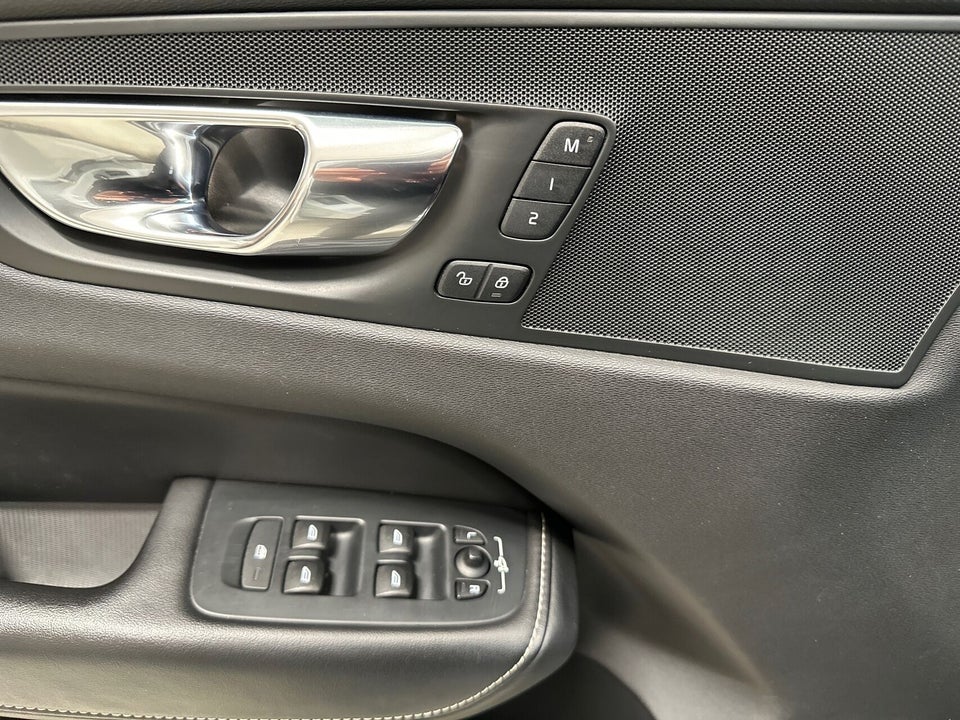 Volvo XC60 2,0 T5 250 R-Design aut. 5d