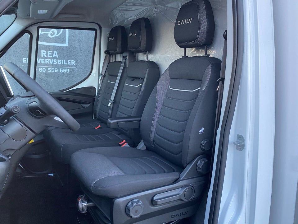 Iveco Daily 3,0 35S18 4100mm Box m/lift AG8