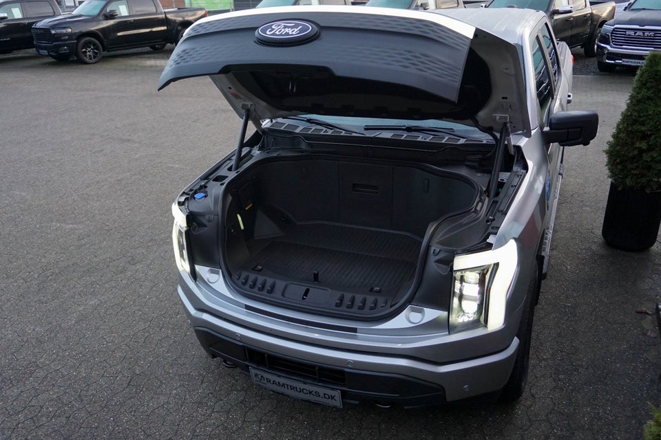 Ford F-150 123 Lightning Flash Extended Range 4d