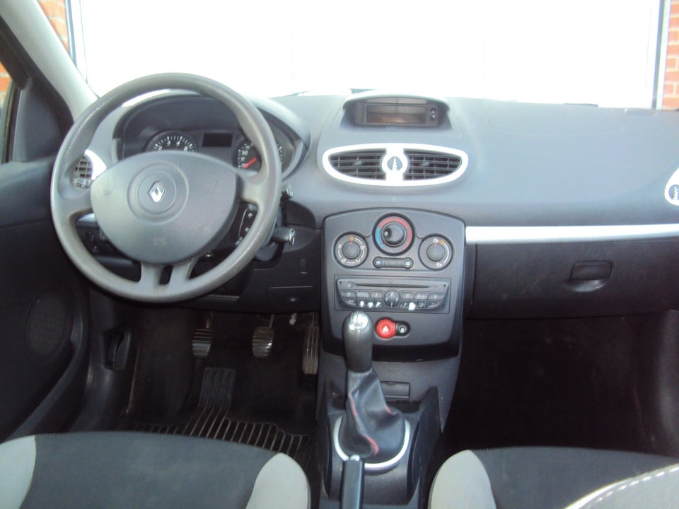 Renault Clio III 1,2 16V Expression Sport Tourer 5d