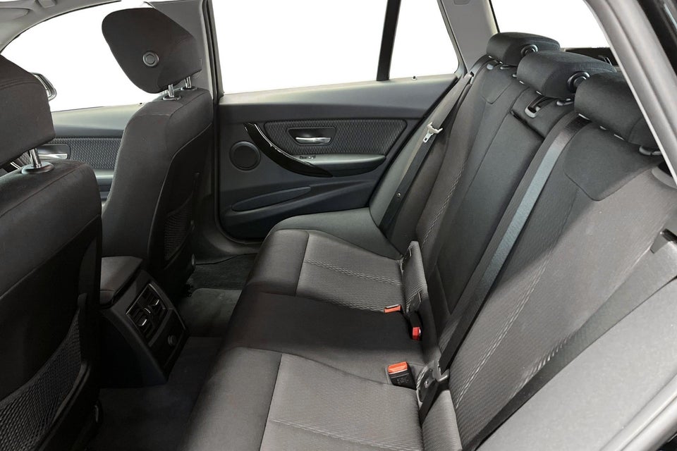 BMW 320d 2,0 Touring Advantage aut. 5d