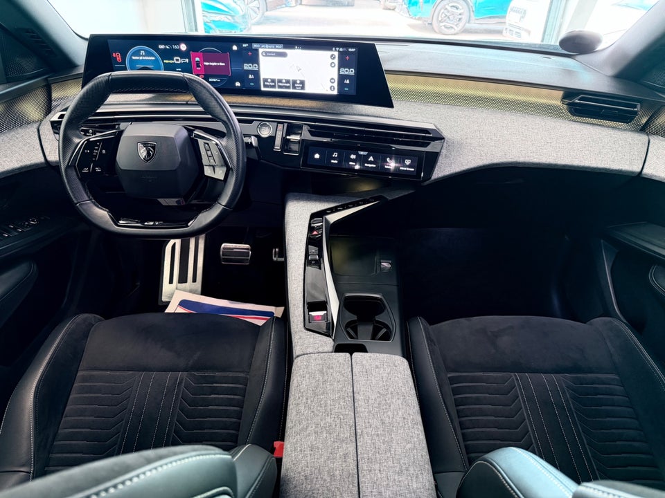 Peugeot e-3008 77 GT Pack 5d