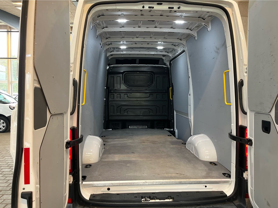 VW Crafter 35 2,0 TDi 177 Kassevogn L3H2