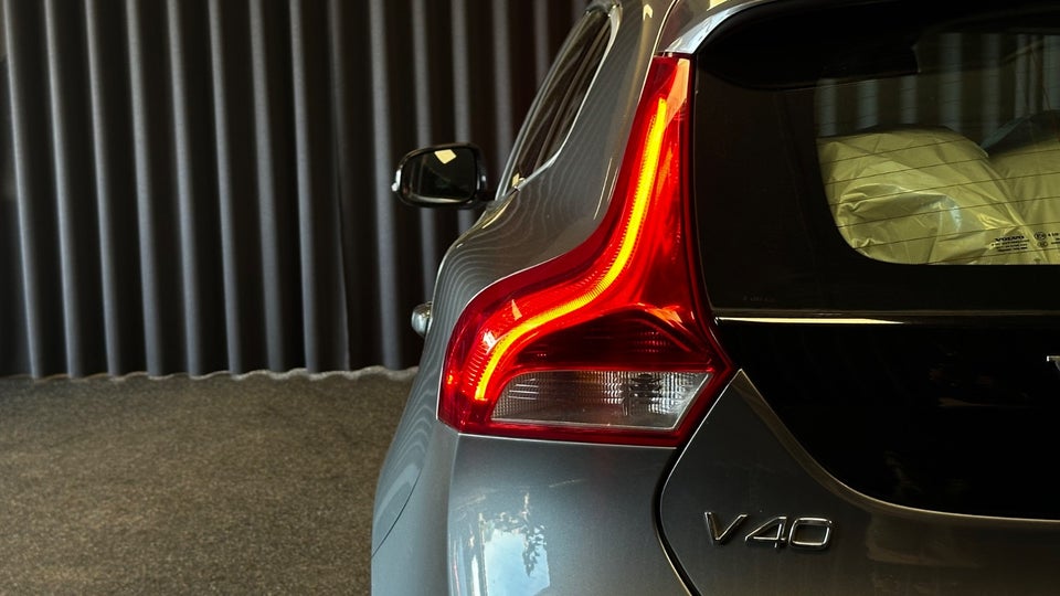 Volvo V40 1,6 D2 115 Momentum aut. 5d