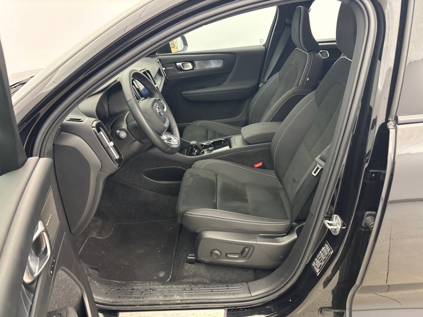 Volvo EC40 Extended Range Black Edition 5d