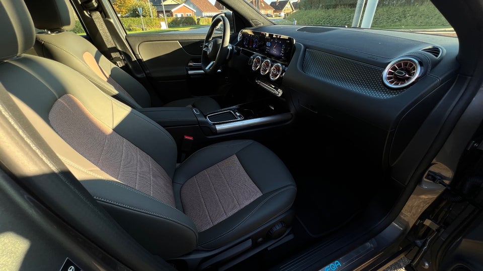 Mercedes EQA300 4Matic 5d