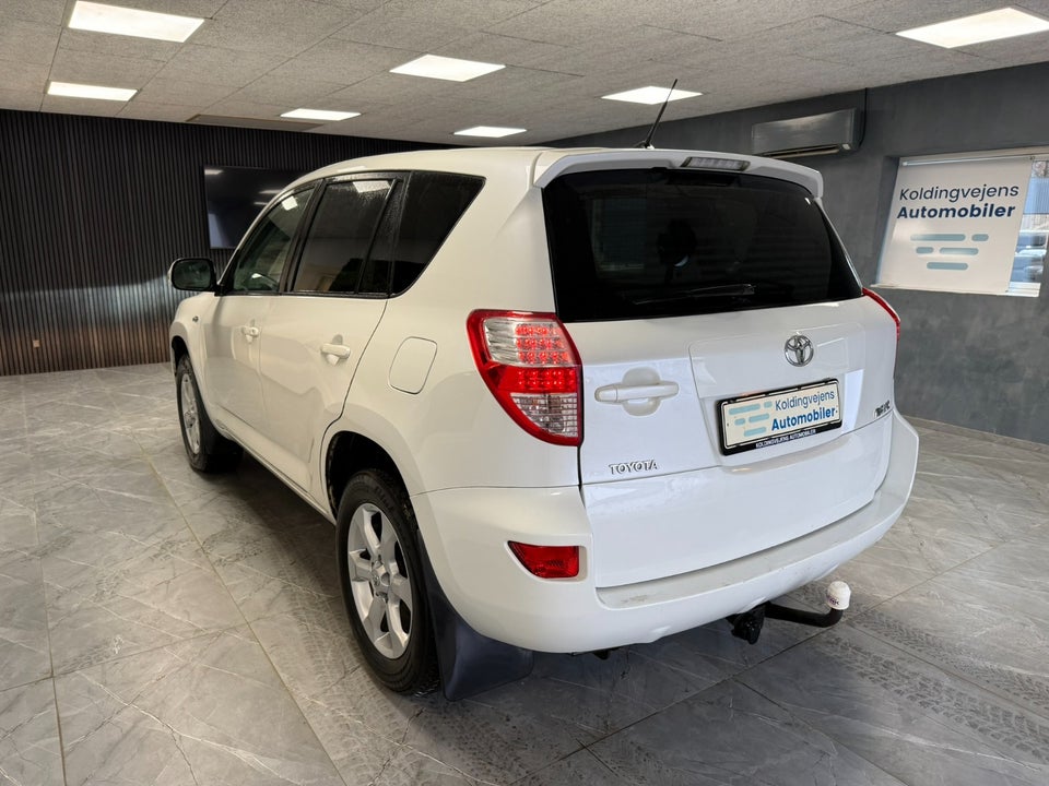 Toyota RAV4 2,2 D-CAT 150 T3 aut. 4x4 Van 5d