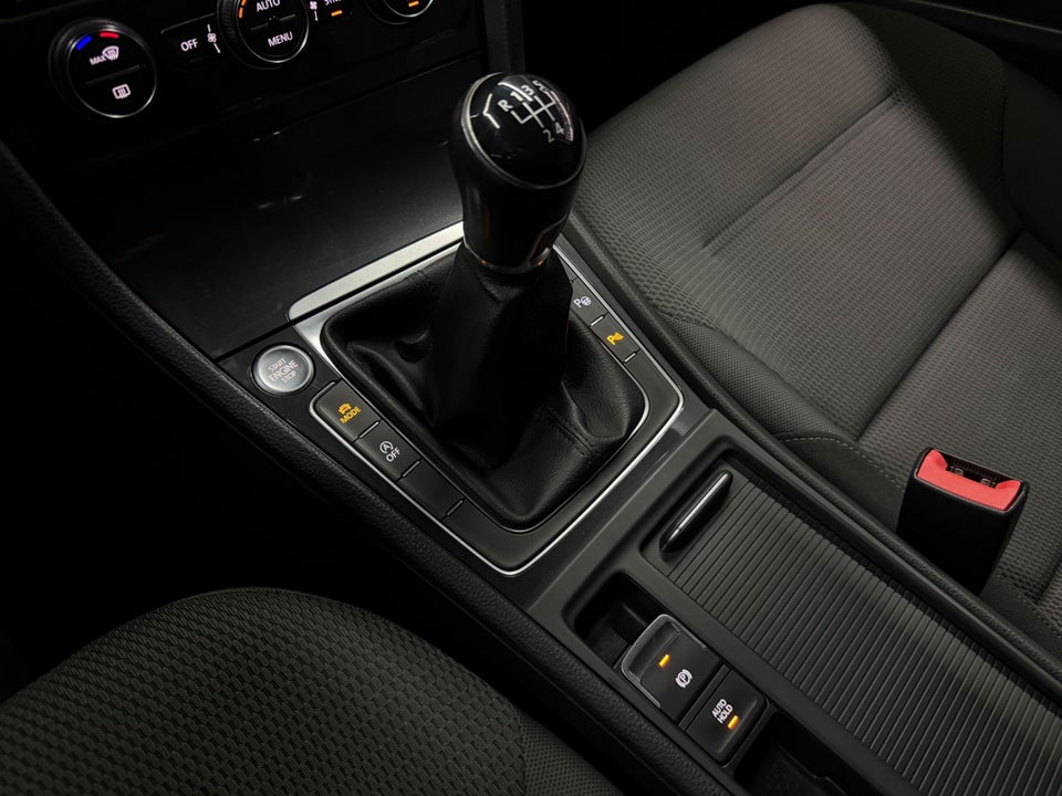 VW Golf VII 1,6 TDi 115 Comfortline Variant 5d