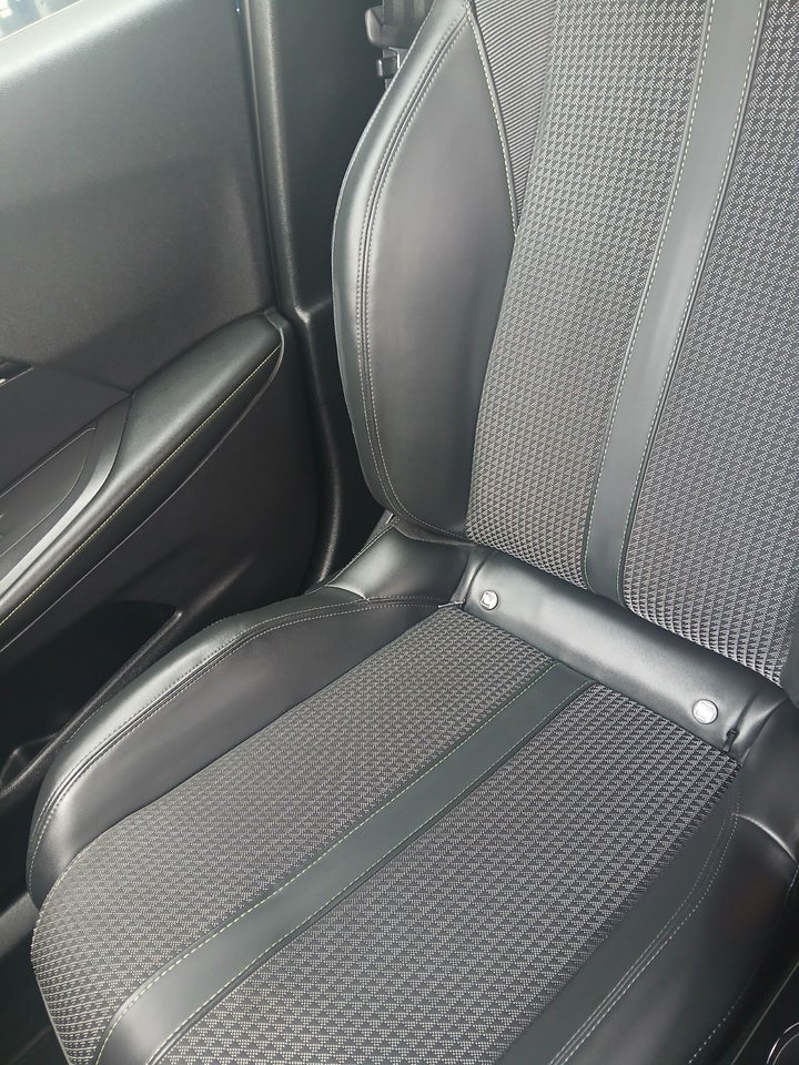 Peugeot e-2008 50 GT 5d