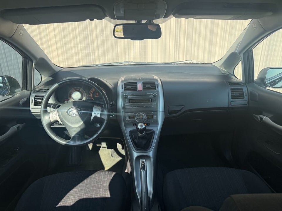 Toyota Auris 1,6 Sol 5d