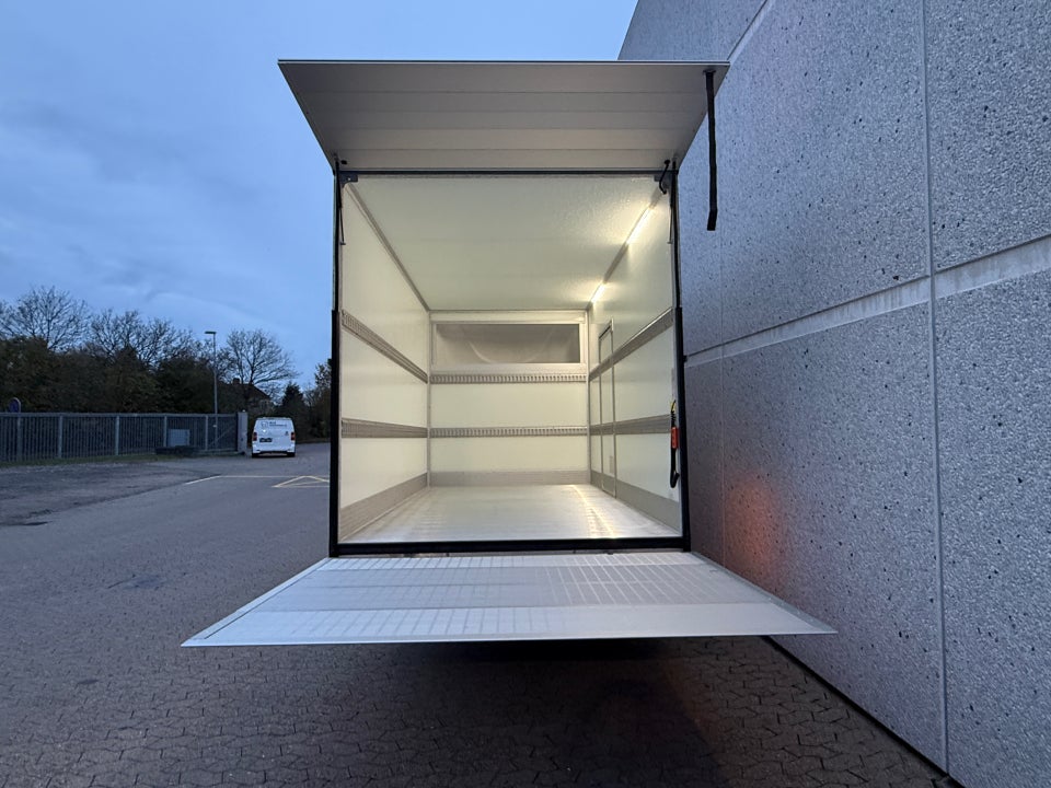 Iveco Daily 3,0 35S18 4100mm Box m/lift AG8