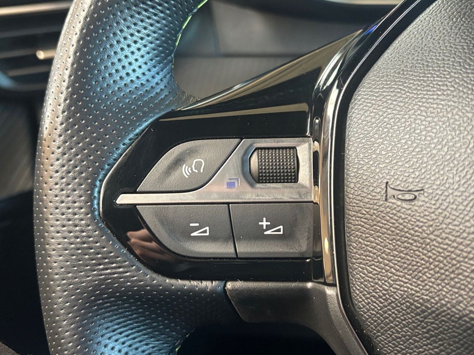 Peugeot e-208 54 GT 5d