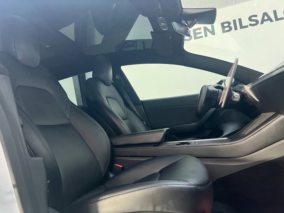 Tesla Model 3 Standard Range+ RWD 4d