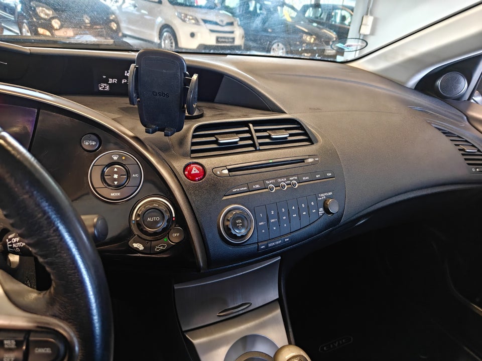 Honda Civic 1,8 Executive 5d