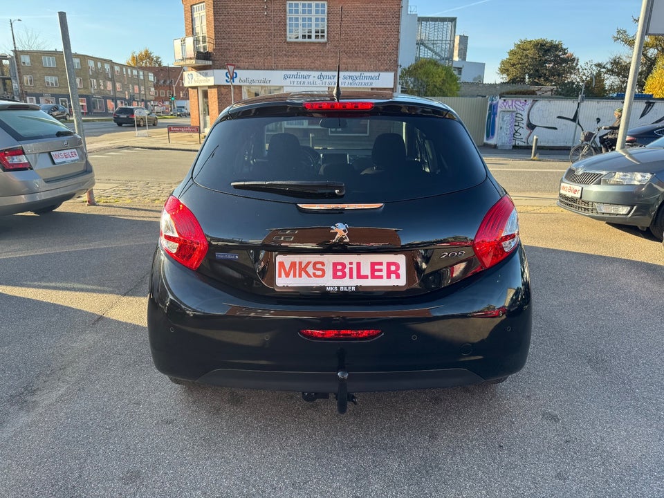 Peugeot 208 1,2 VTi Allure Sky 5d