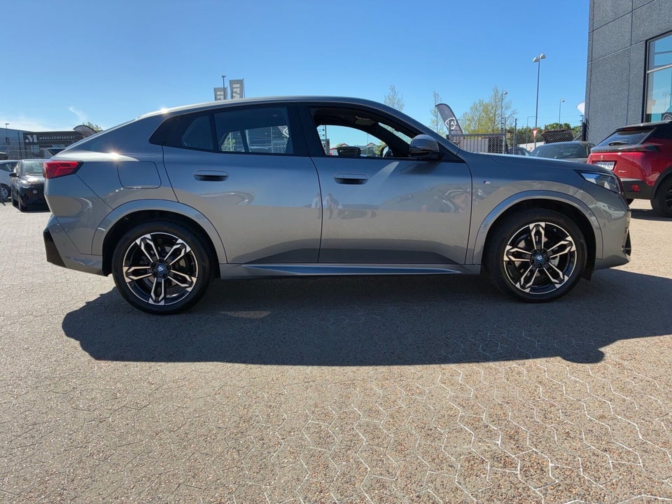 BMW iX2 eDrive20 M-Sport 5d