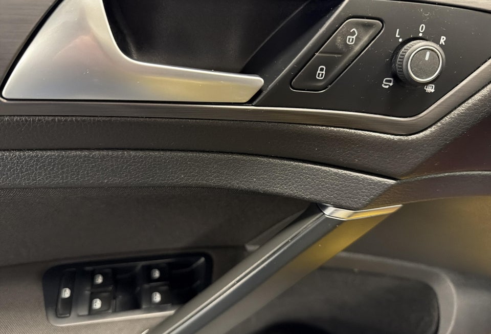 VW Golf VII 1,6 TDi 115 Comfortline Variant 5d