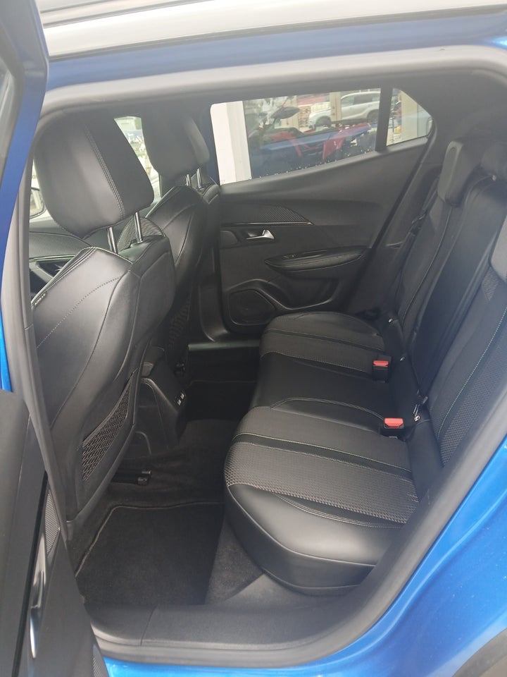 Peugeot e-2008 50 GT 5d