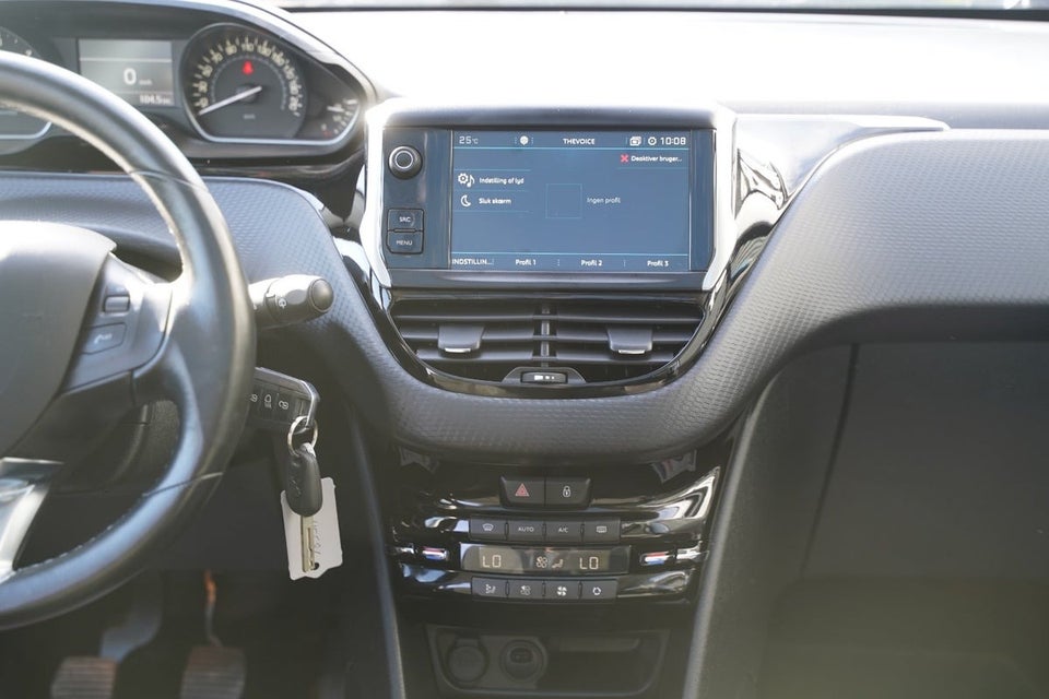 Peugeot 208 1,5 BlueHDi 100 Allure Sky 5d