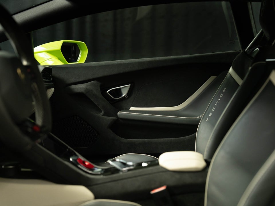 Lamborghini Huracan 5,2 Tecnica RWD 2d